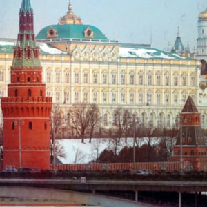 Lua de Papel, Curtas da Estante, O Candidato do Kremlin, Deus Me Livro, Jason Matthews