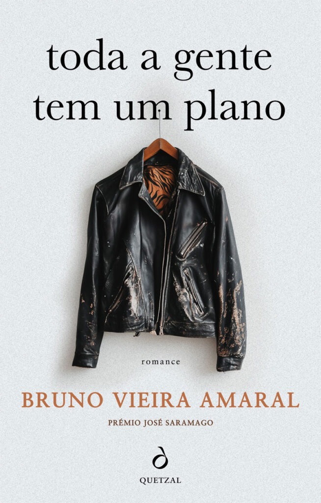 Toda a Gente tem um Plano, Bruno Vieira Amaral, Deus Me Livro, Crítica, Quetzal, 