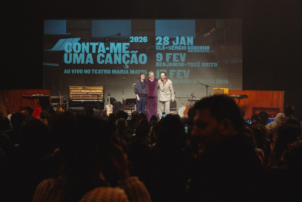 Conta-me Uma Canção, Deus Me Livro, Crítica, Reportagem, Joana Linda, Rui Reininho, Samuel Úria, Teatro Maria Matos,