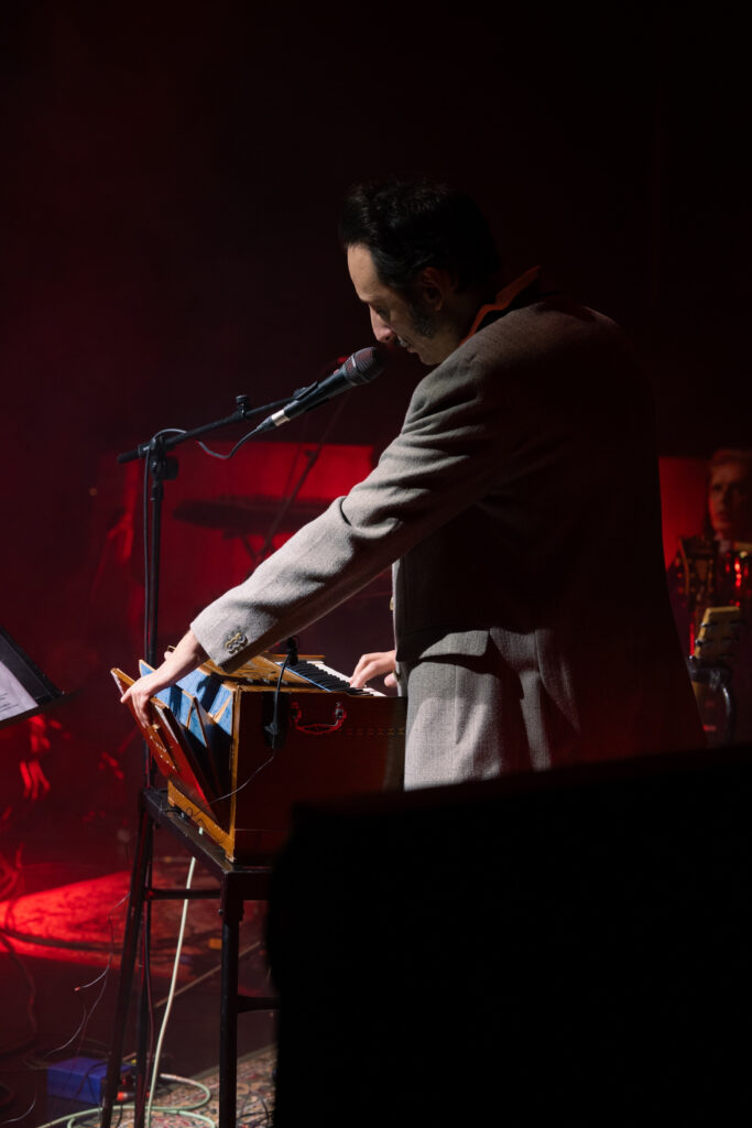 Conta-me Uma Canção, Deus Me Livro, Crítica, Reportagem, Joana Linda, Rui Reininho, Samuel Úria, Teatro Maria Matos,