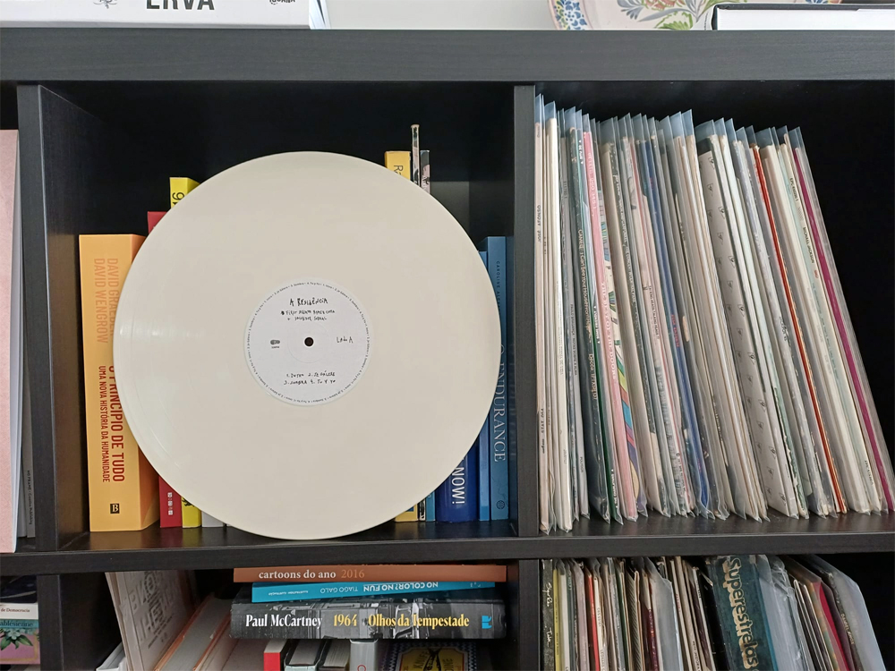Omnichord Records, A Residência, Deus Me Livro, Crítica, Disco, Vinil, Hora do Disco, Salvador Sobral, First Breath After Coma, 