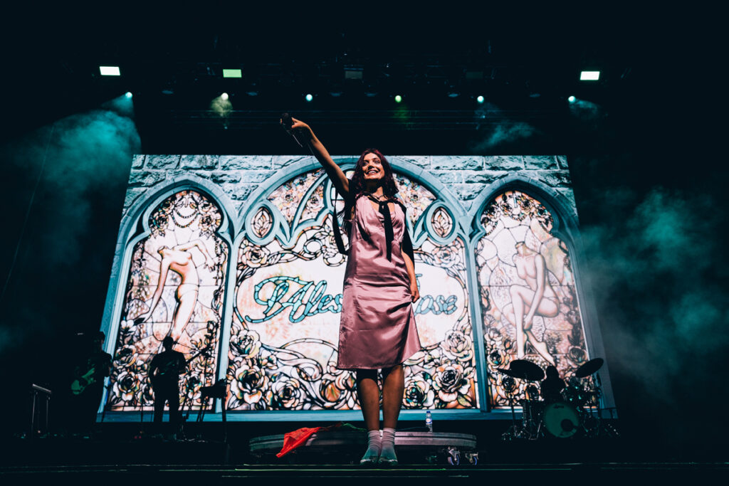 Lorde, NOS Alive 2026, Deus Me Livro, Festival, Reportagem, NOS Alive, Noiserv, Florence Road, Florence + The Machine, Alessi Rose, Buraka Som Sistema, Everything is New,