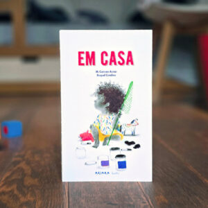 Em Casa, Akiara books, Akiara, Deus Me Livro, Crítica, M. Carmen Aznar, Raquel Catalina,