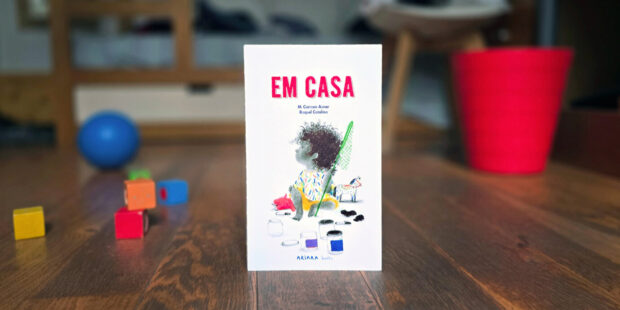 Em Casa, Akiara books, Akiara, Deus Me Livro, Crítica, M. Carmen Aznar, Raquel Catalina,