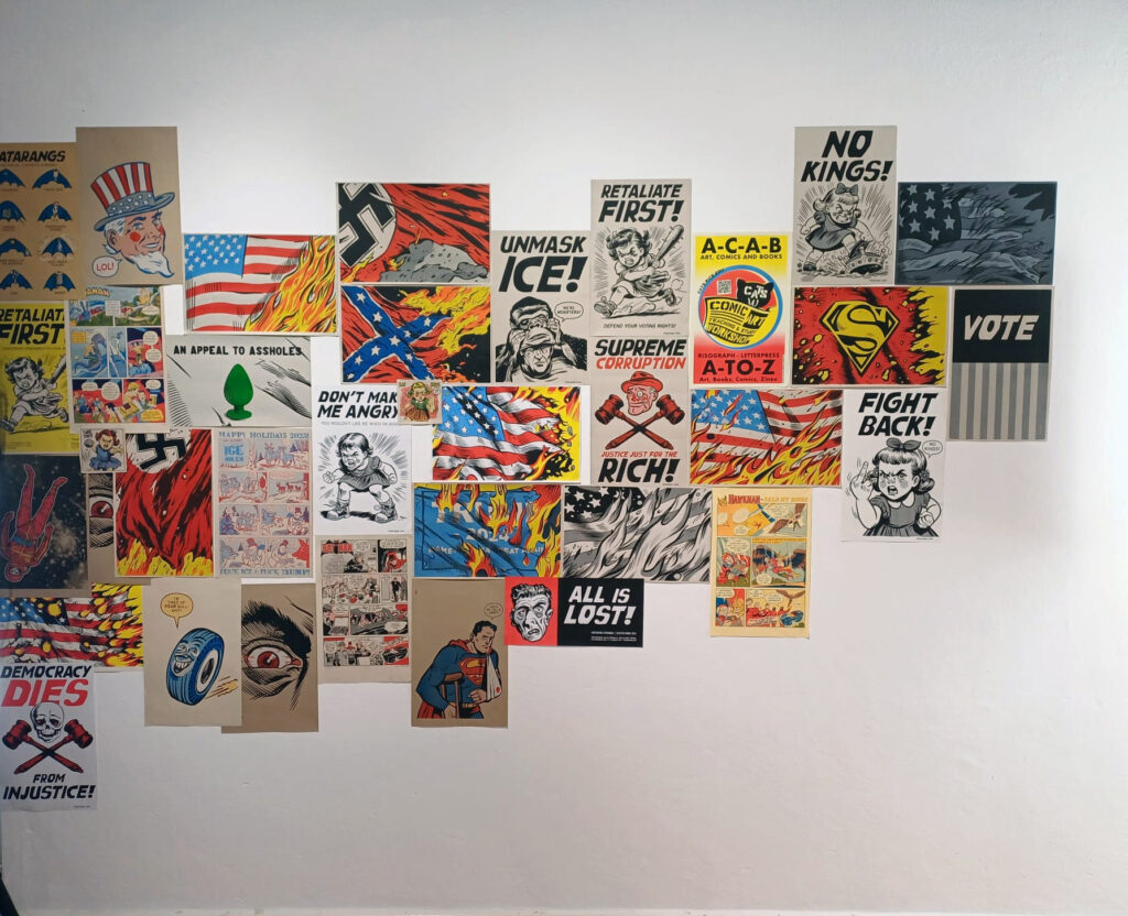 FOLIO 2026, FOLIO, Deus Me Livro, Retaliate First!, Christopher Sperandio’s Political Art, Flexágono, Exposição, Pinko Joe,