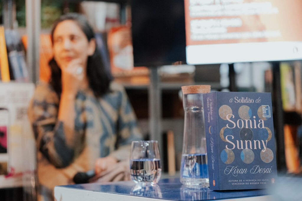 Kiran Desai, Luís Ricardo Duarte, Penguin, Deus Me Livro, Reportagem, FOLIO, FOLIO 2026, A Solidão de Sonia e Sunny, A Herança do Vazio, 